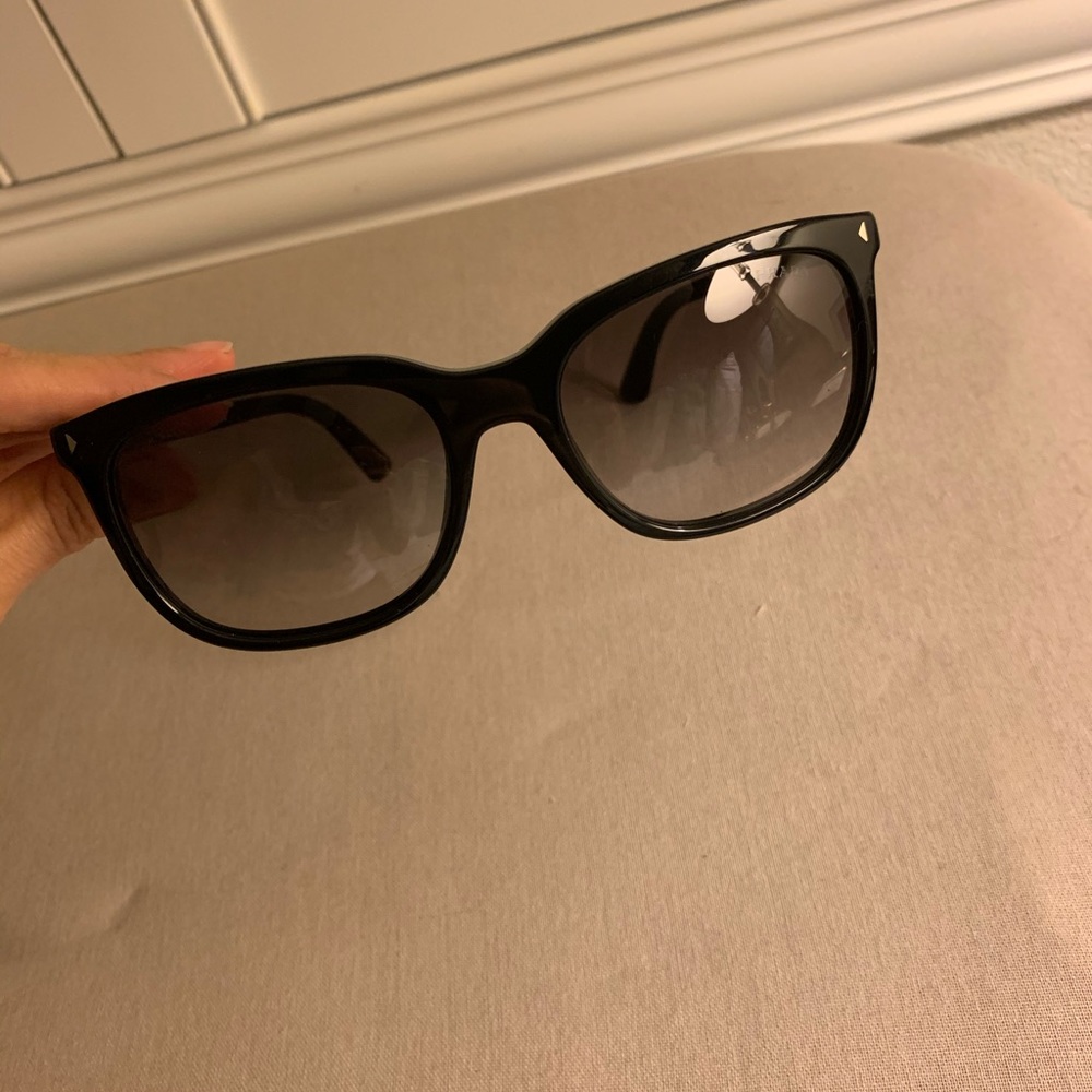 Authentic prada sungless 💖